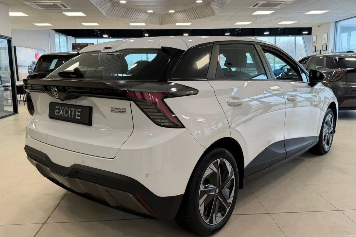 MG MG4 SR Excite *MARCH MADNESS & O% FINANCE* - Image 2