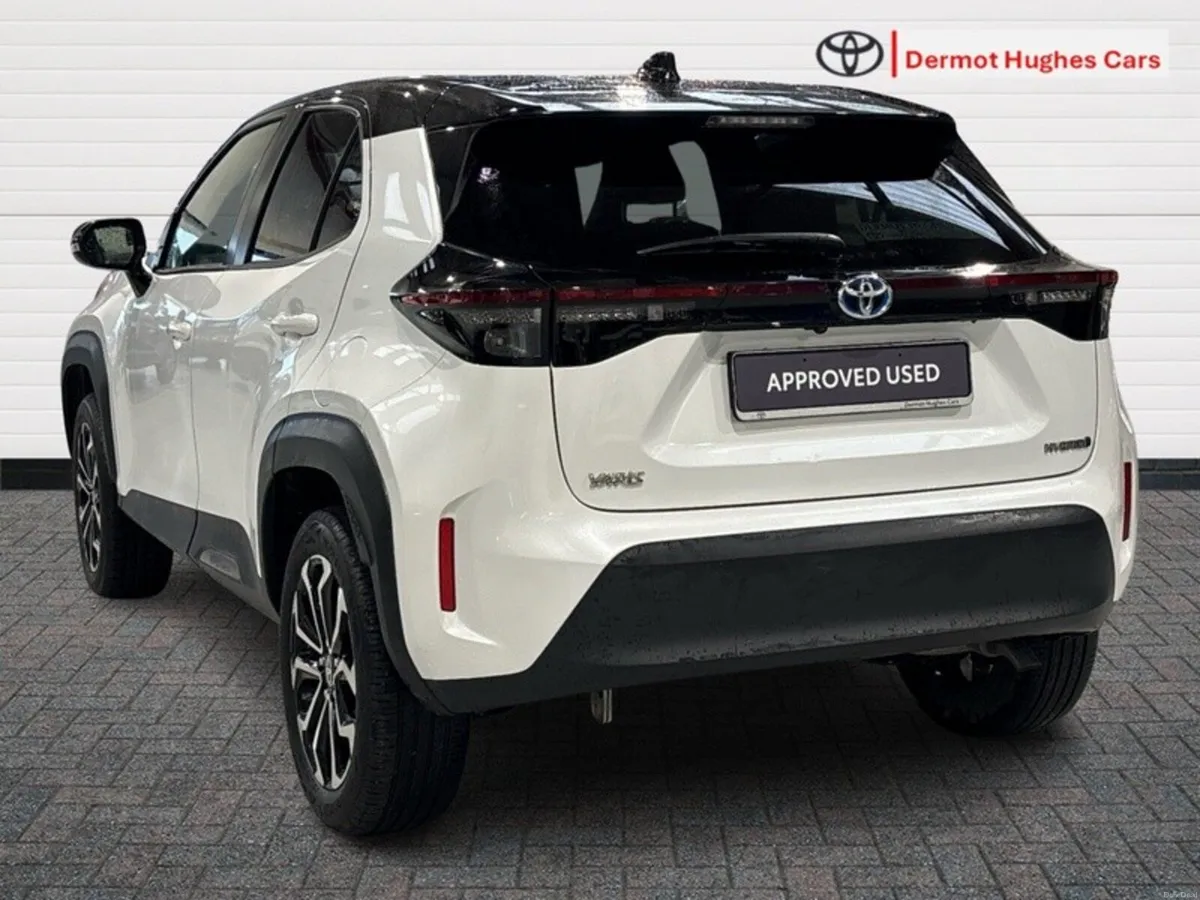 Toyota Yaris Cross LUNA SPORT HYBRID AUTO - Image 2