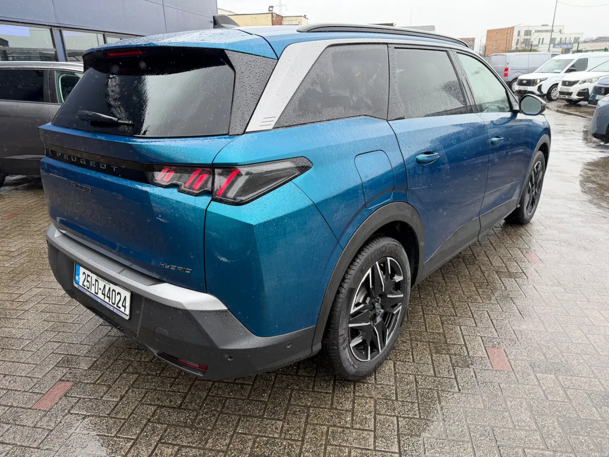 2025 Peugeot 5008 Allure Hybrid - Image 4