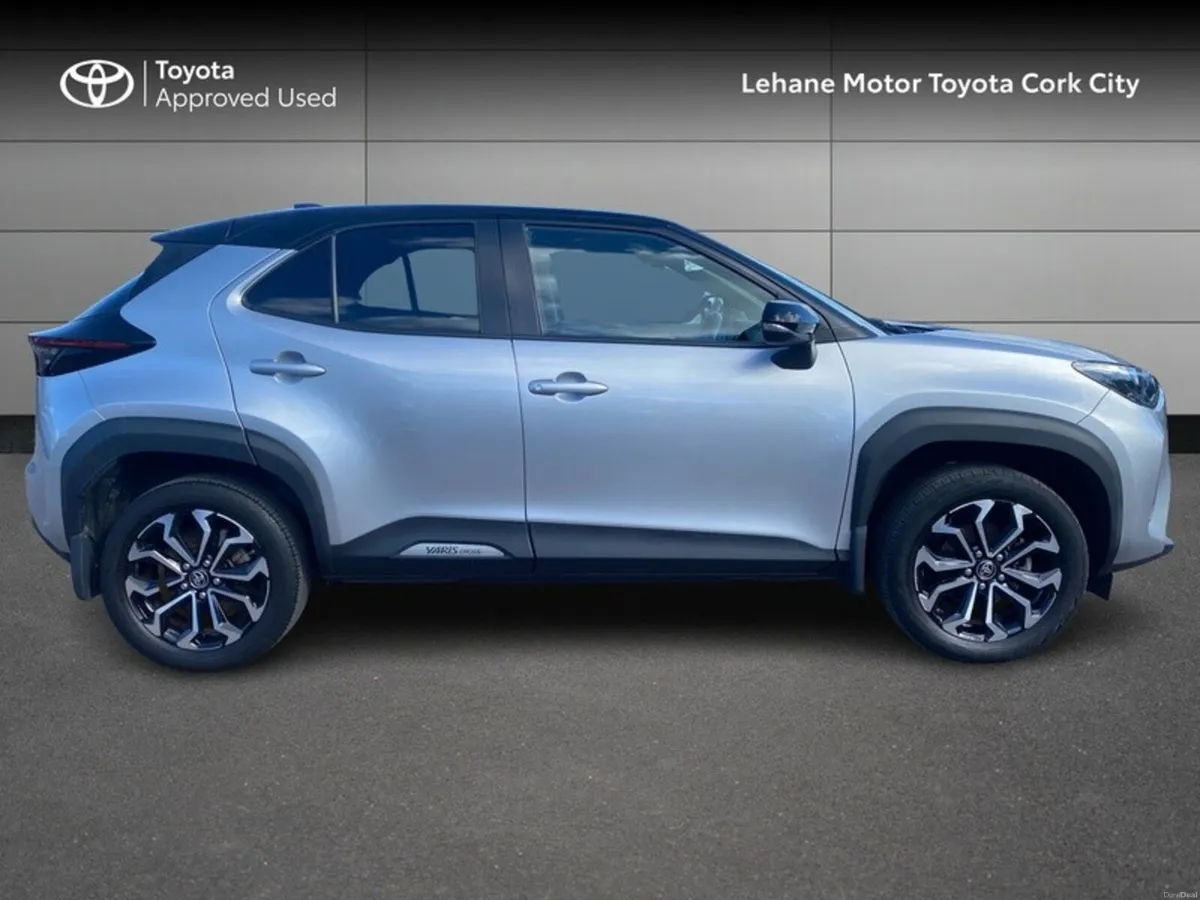 Toyota Yaris Cross CR LUNA SPORT 4DR AUTO CROSS - Image 3