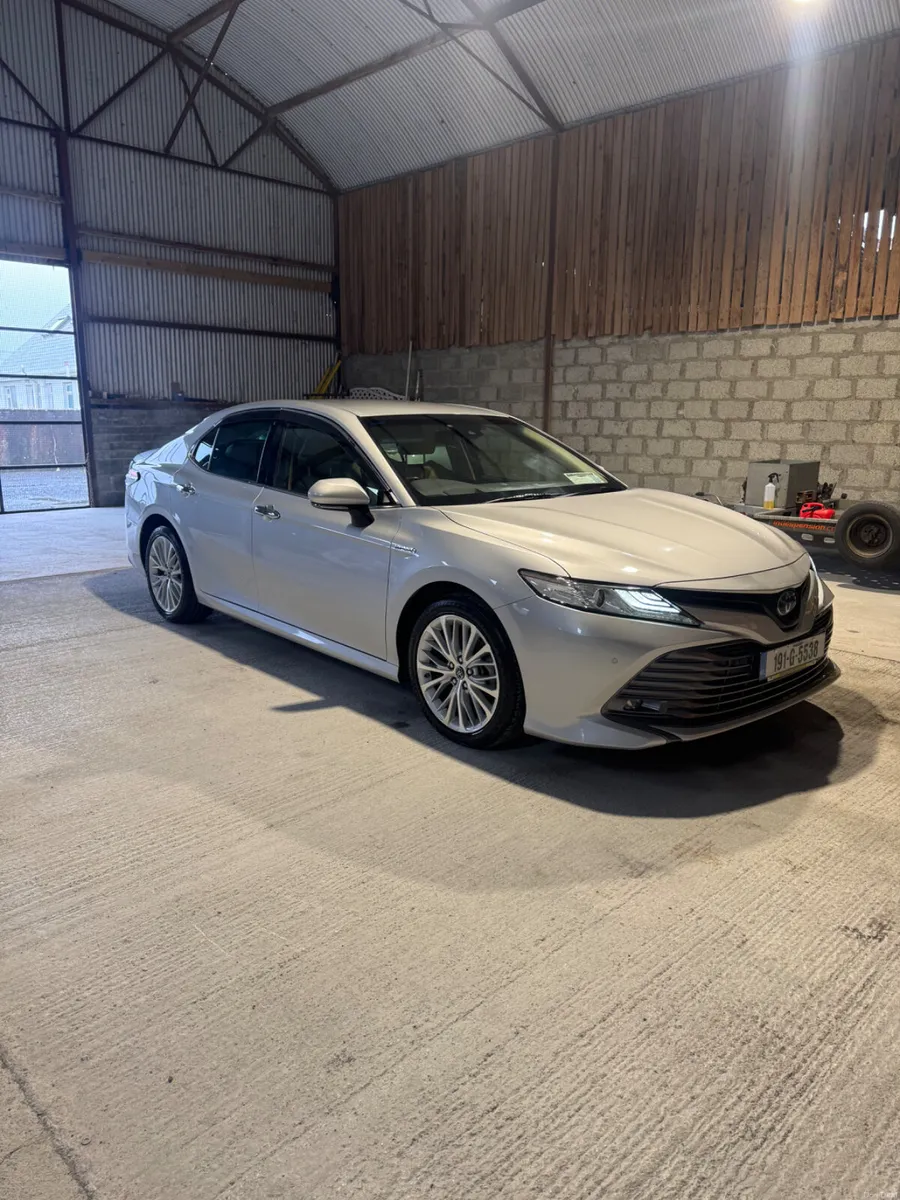 Toyota Camry Sol hybrid 2019 - Image 2