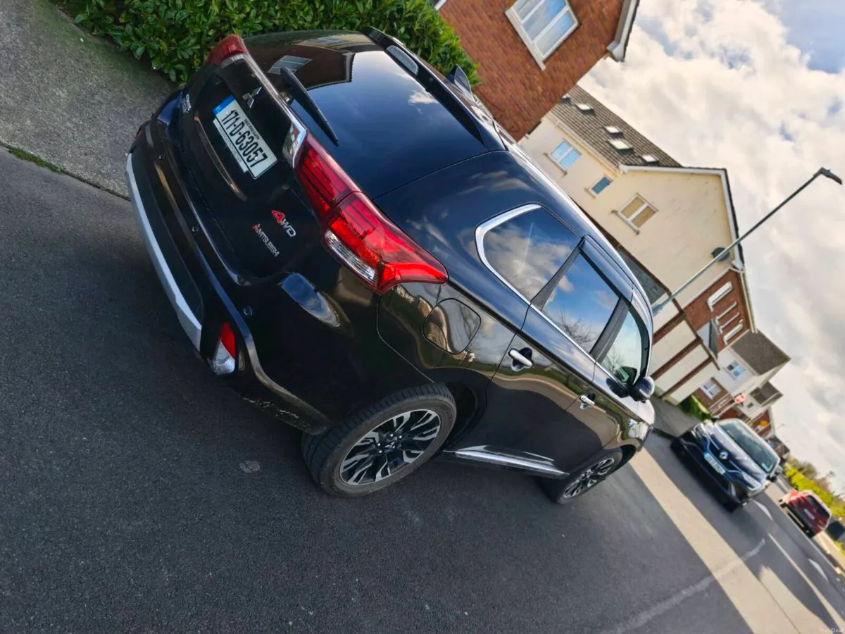 Mitsubishi Outlander PHEV - Image 3