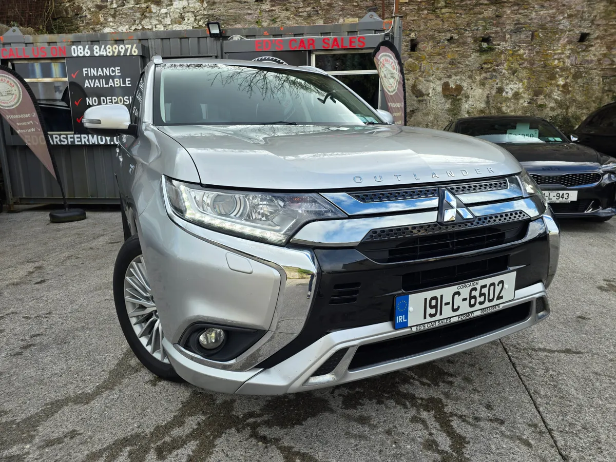 Mitsubishi Outlander 2.4 Petrol Plug In Hybrid - Image 2