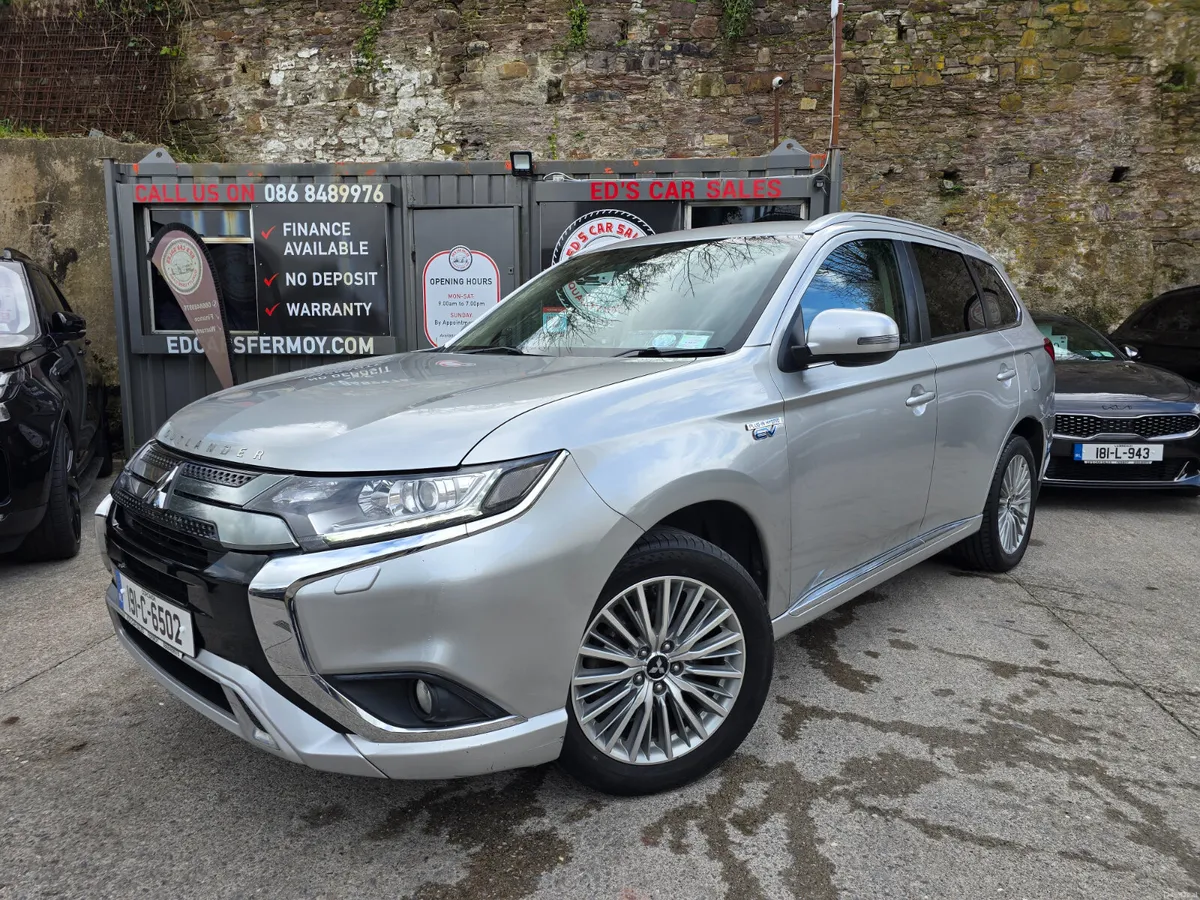 Mitsubishi Outlander 2.4 Petrol Plug In Hybrid - Image 4