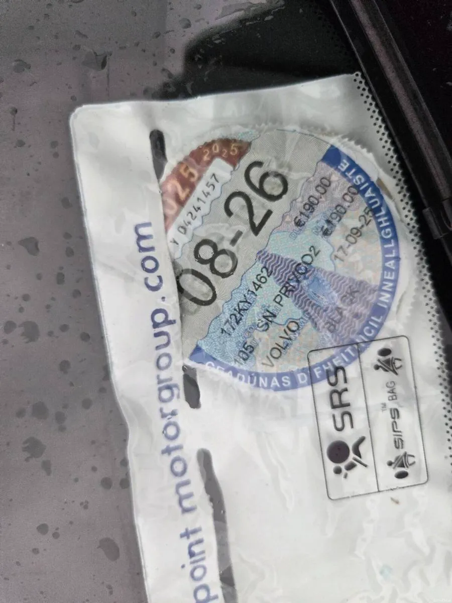 2017  VOLVO V60 R-DESIGN - Image 2