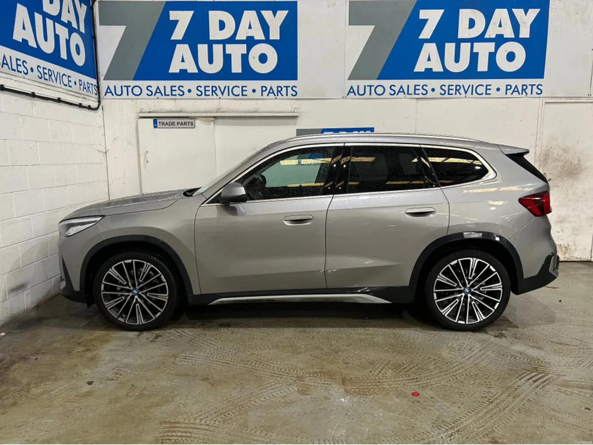 BMW iX1 IX IX1X XDRIVE20 PAN ROOF - Image 4