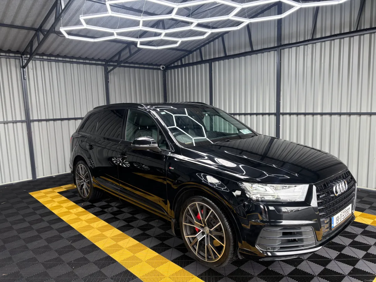 Audi Q7 2019 S-Line Black Edition Quattro 7 Seat - Image 3