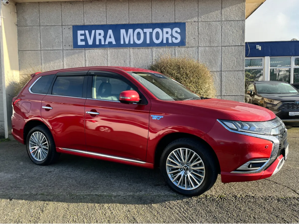 Mitsubishi Outlander G 4WD AUTOMATIC PETROL PLUG I - Image 4