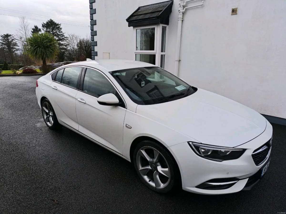 Vauxhall Insignia Grand Sport - Image 3