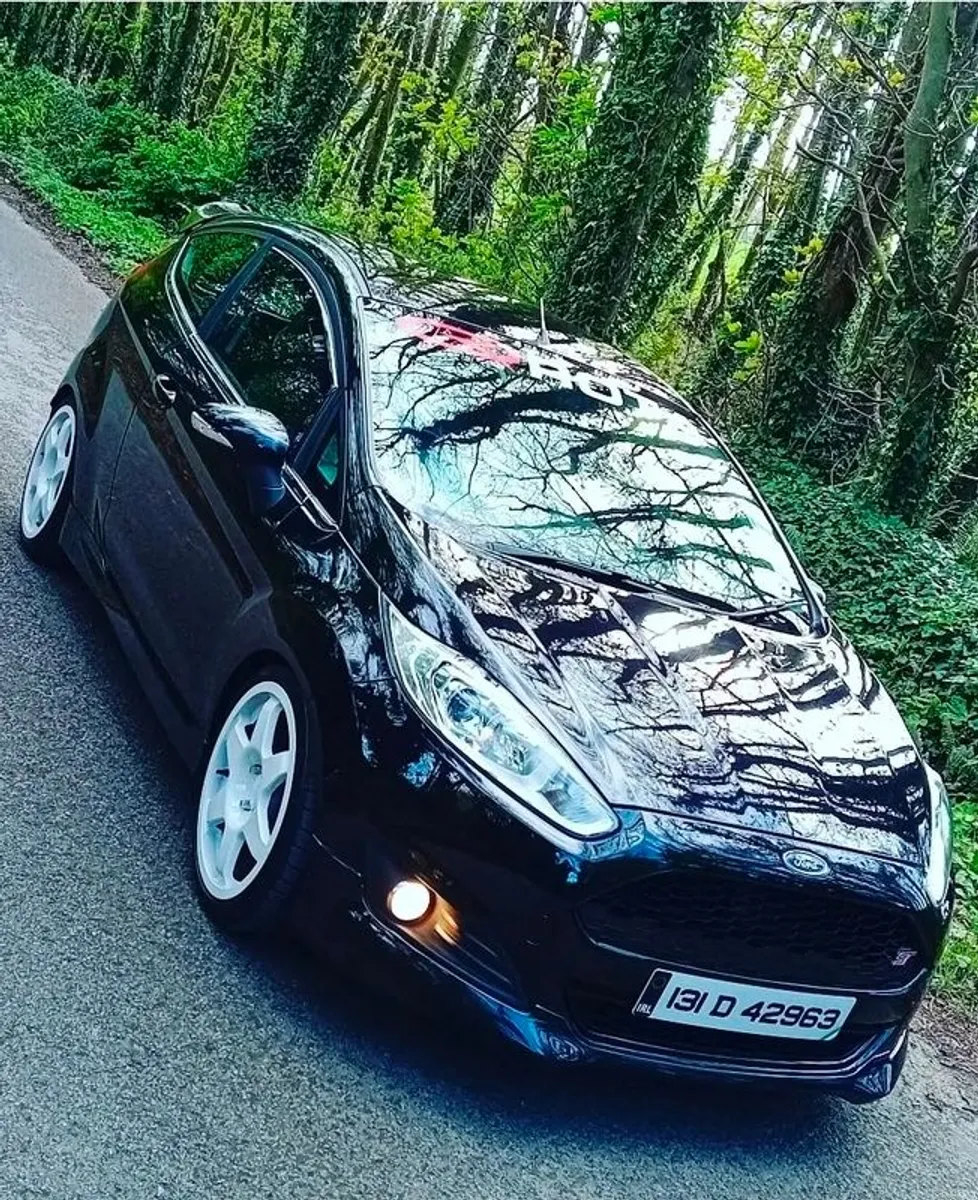 2013 Ford Fiesta - Image 1