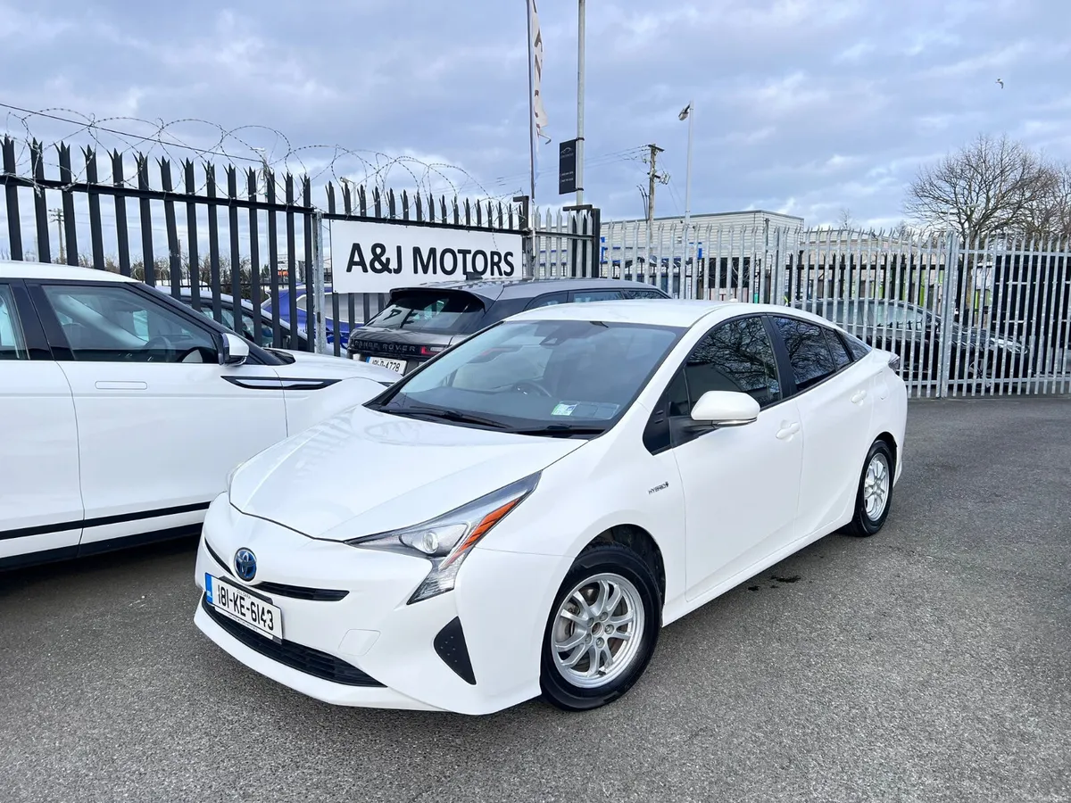 18 Toyota Prius 1.8 Hybrid - Image 1