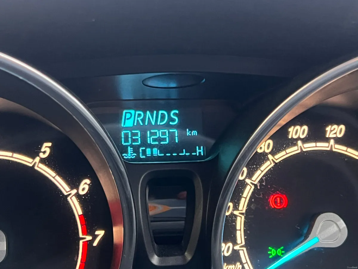 RARE AUTOMATIC Only 31,000 Kms 1 Owner Full Histor - Image 3