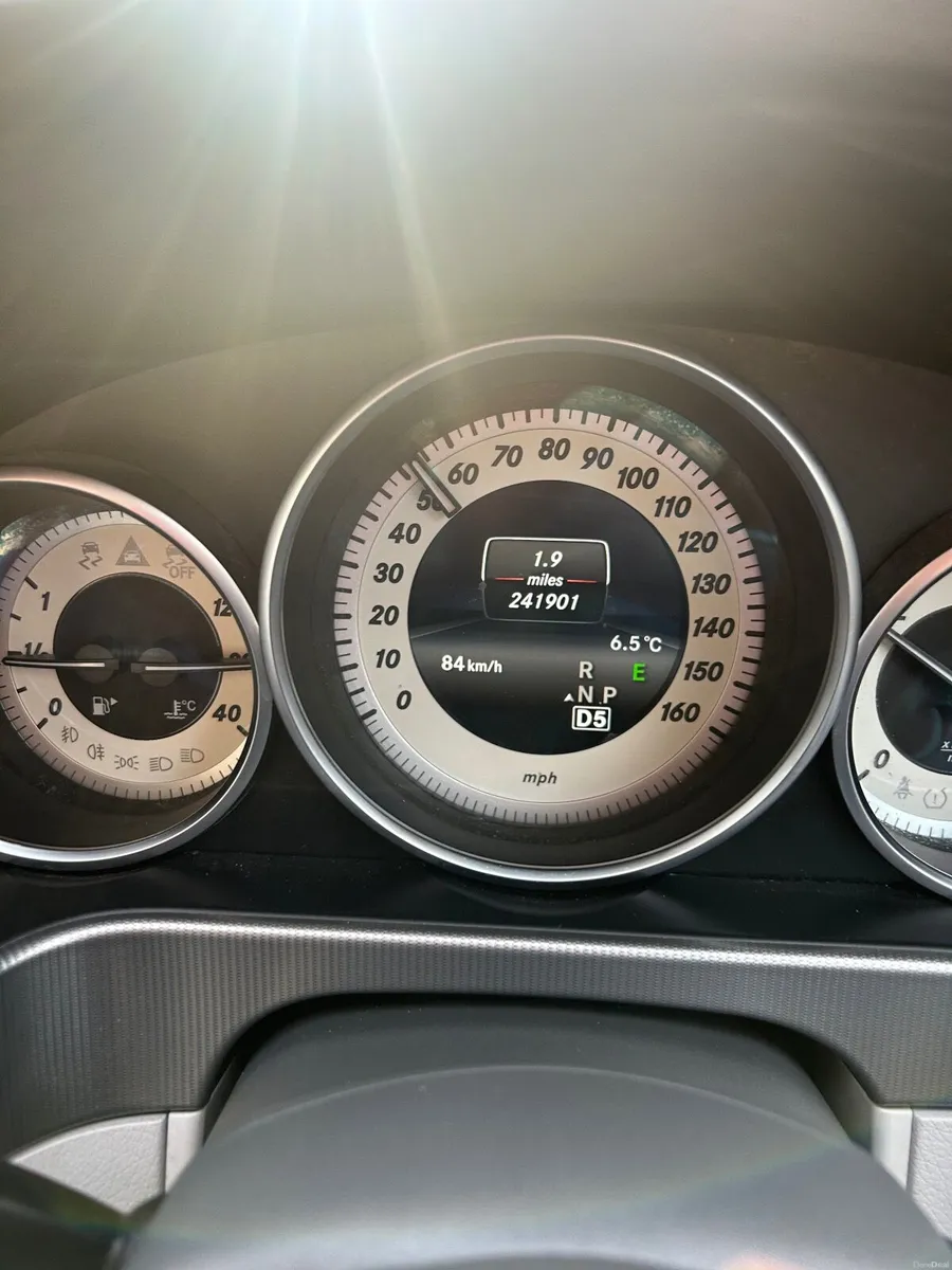 Mercedes-Benz E-Class 2014 - Image 4