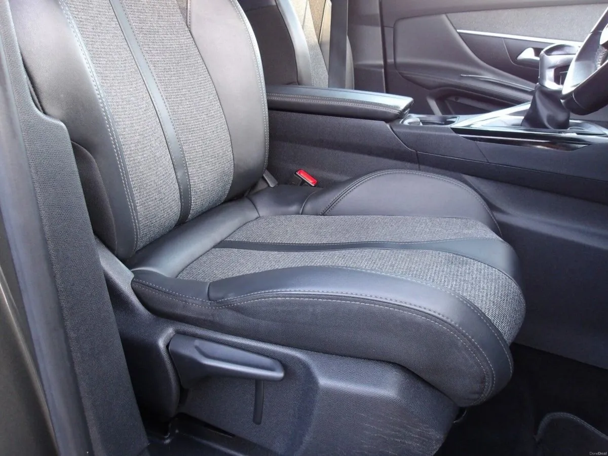 Peugeot 3008 ALLURE 1.5 BLUE HDI 6SPEED 130BHP - Image 4