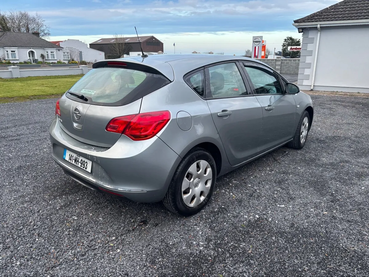 Opel Astra 2014 - Image 2