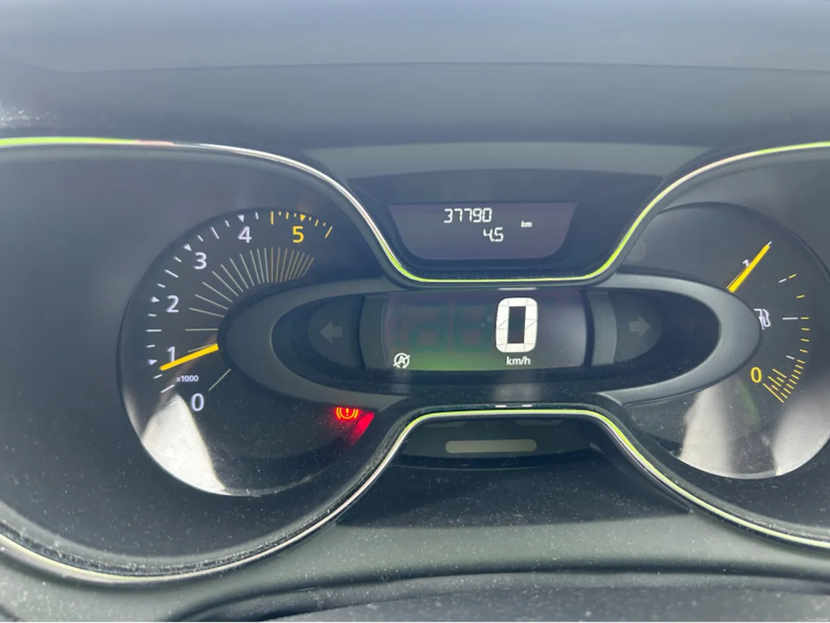 Renault Captur INTENSE 1.5 DCI ONLY 37000KLMS///OR - Image 3