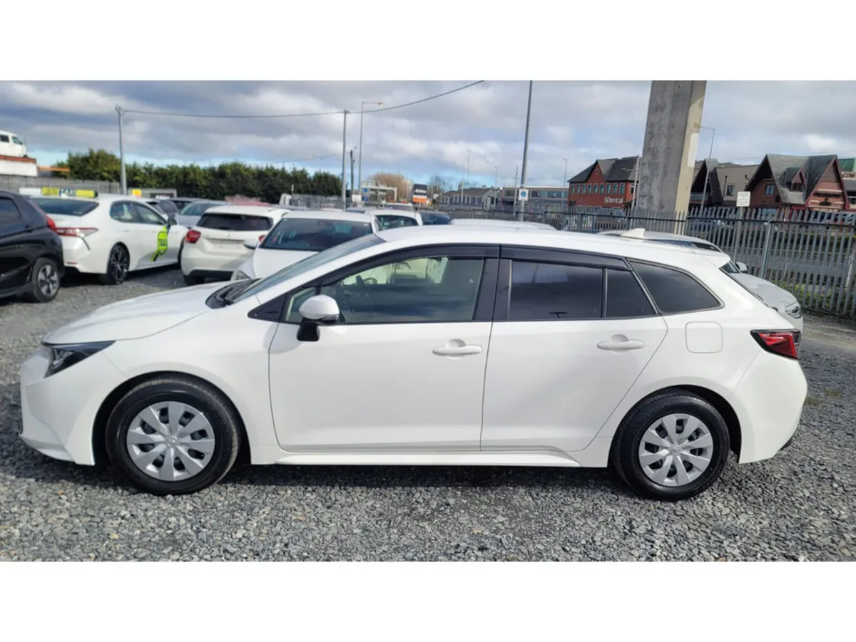 Toyota Corolla 1.8L Automatic Petrol Hybrid (J7180 - Image 3