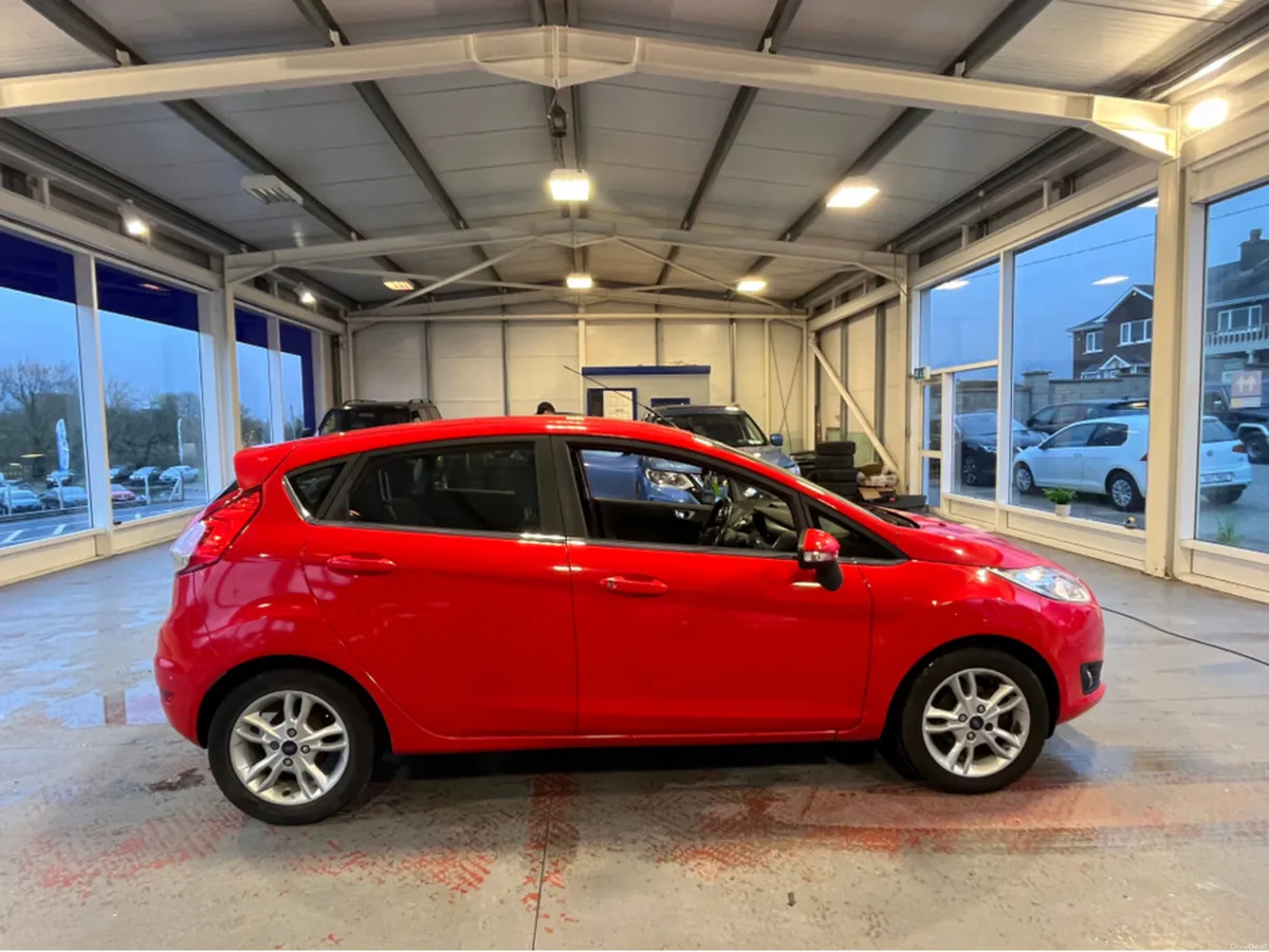Ford Fiesta 1.25 ZETEC 82PS 5DR ARGENTO - Image 6