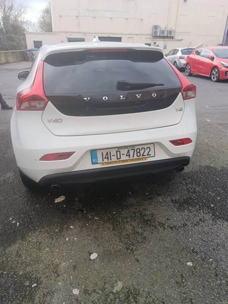 Automatic V40 T4 180hp, low mileage high spec - Image 4