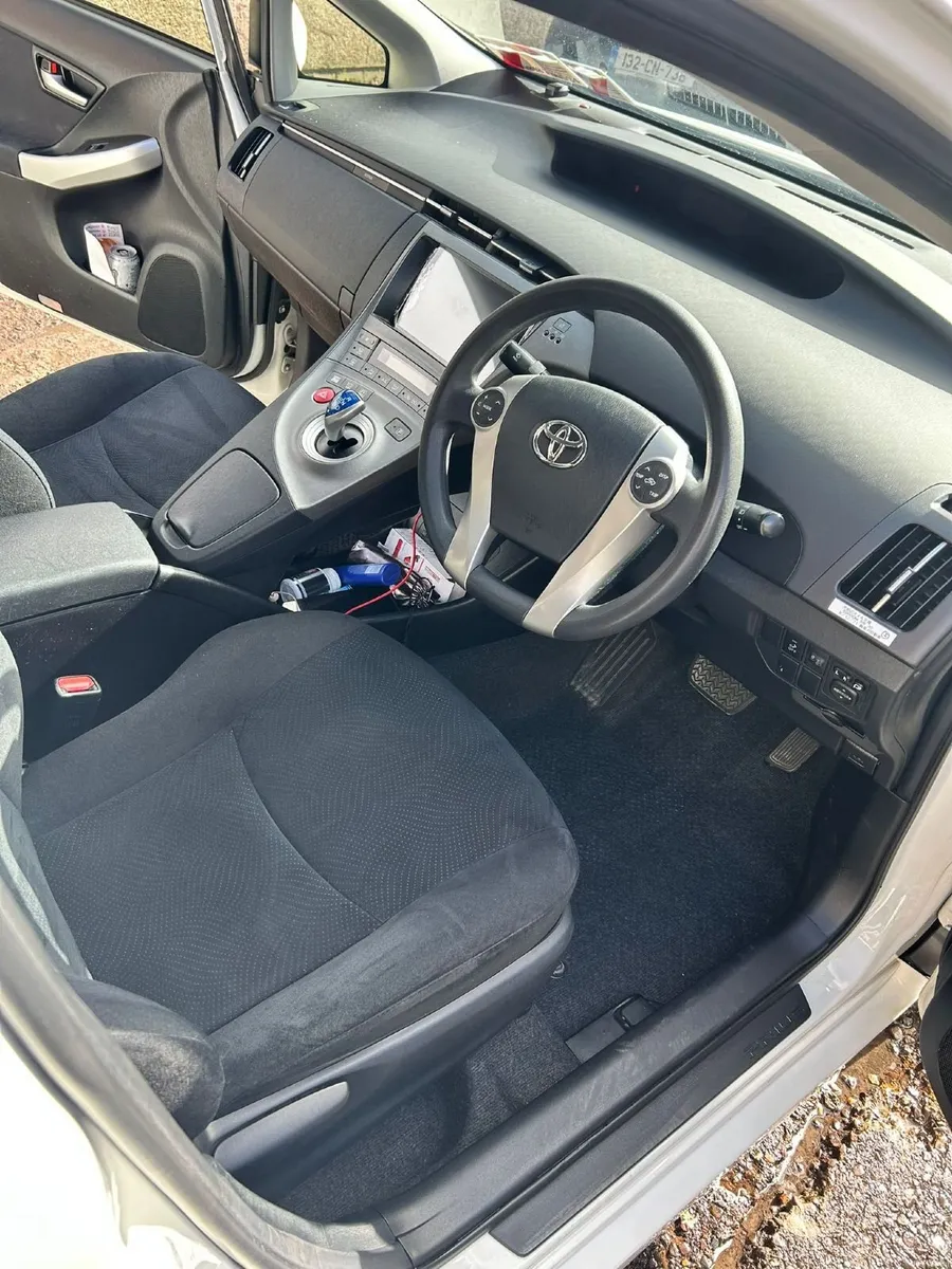 Toyota Prius 2014 - Image 2