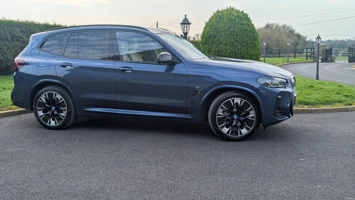 BMW iX3 M Sport Pro | Pan Roof | Heads-Up Display - Image 4