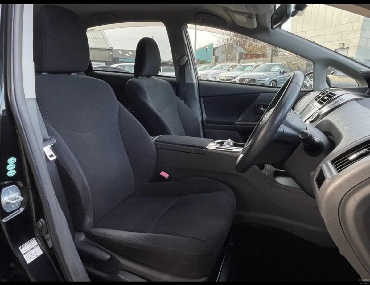 2014 Toyota Prius Alpha 1.8 🌟Self Charging Hybrid - Image 4