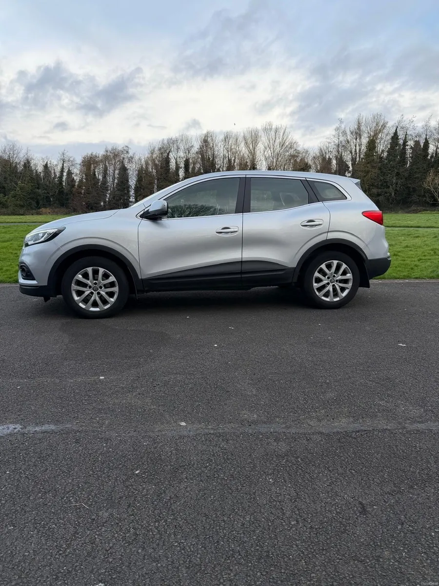 Renault Kadjar 2019 – drives perfect – light damag - Image 2