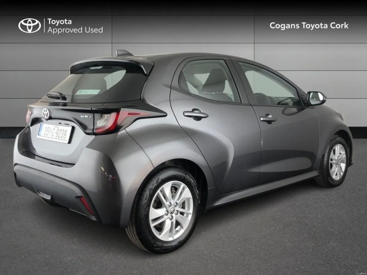 Toyota Yaris Hybrid Luna - Image 2
