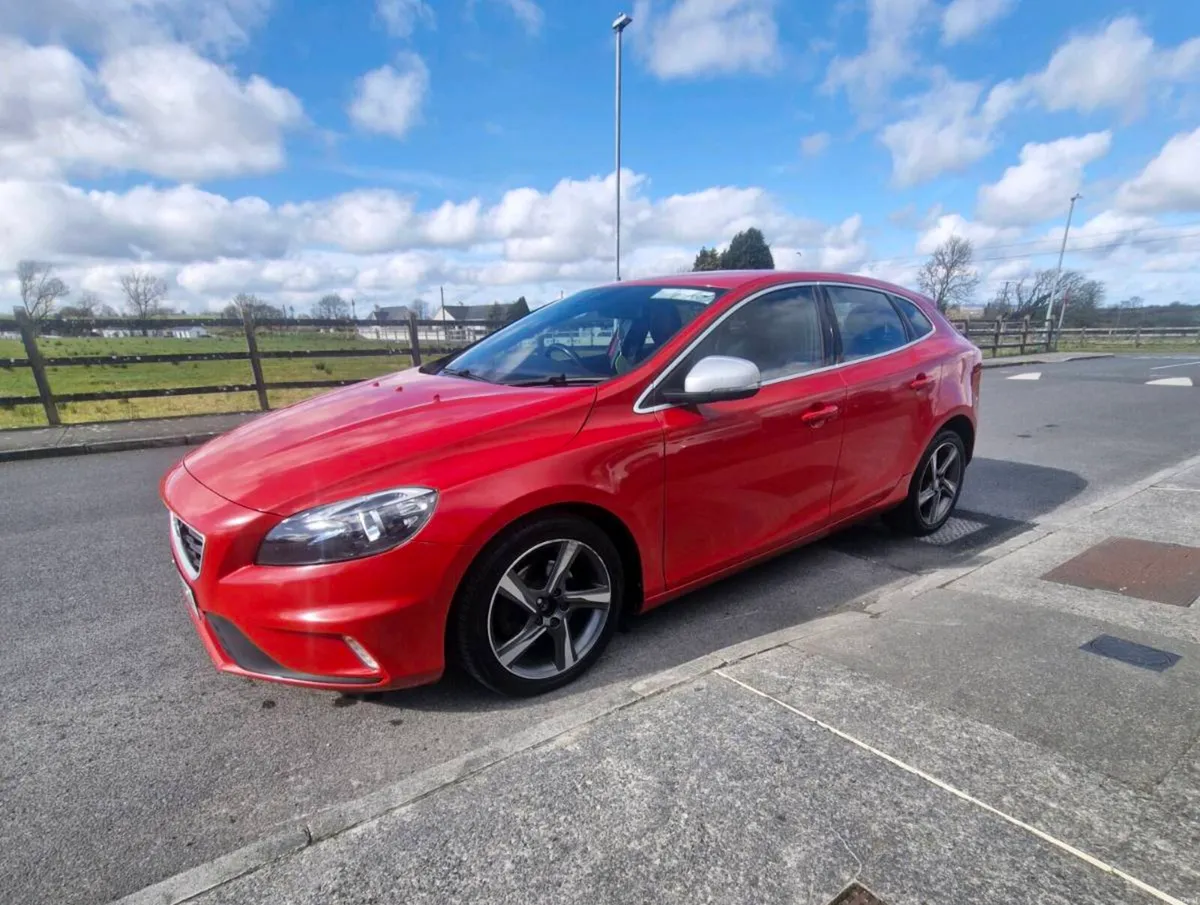 Volvo V40 R Design - Image 1