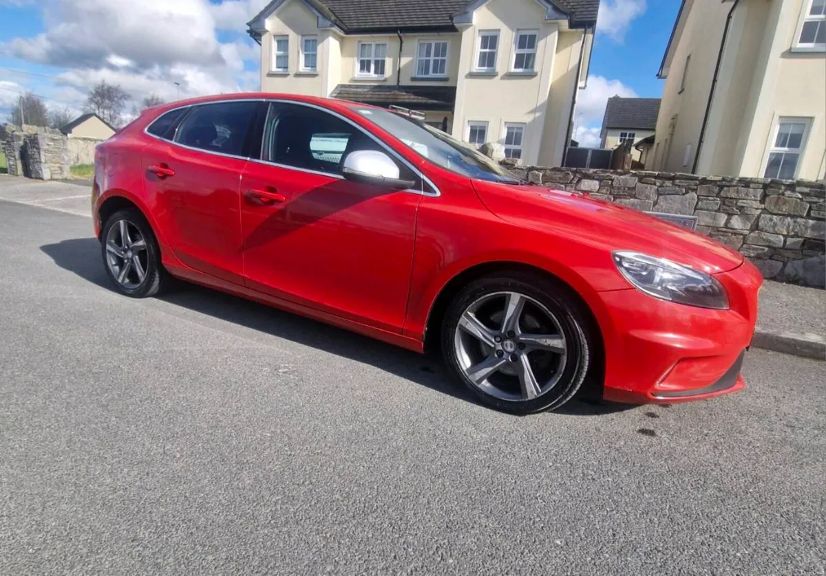 Volvo V40 R Design - Image 3
