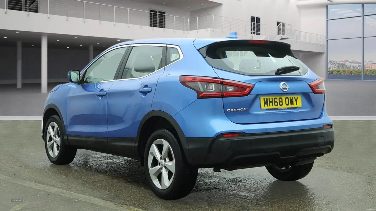 Nissan Qashqai DIESEL HATCHBACK - Image 3