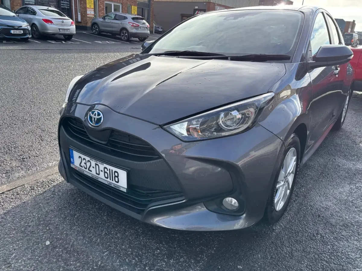 2023 Toyota Yaris Luna 1.5 Hybrid Automatic - Image 2