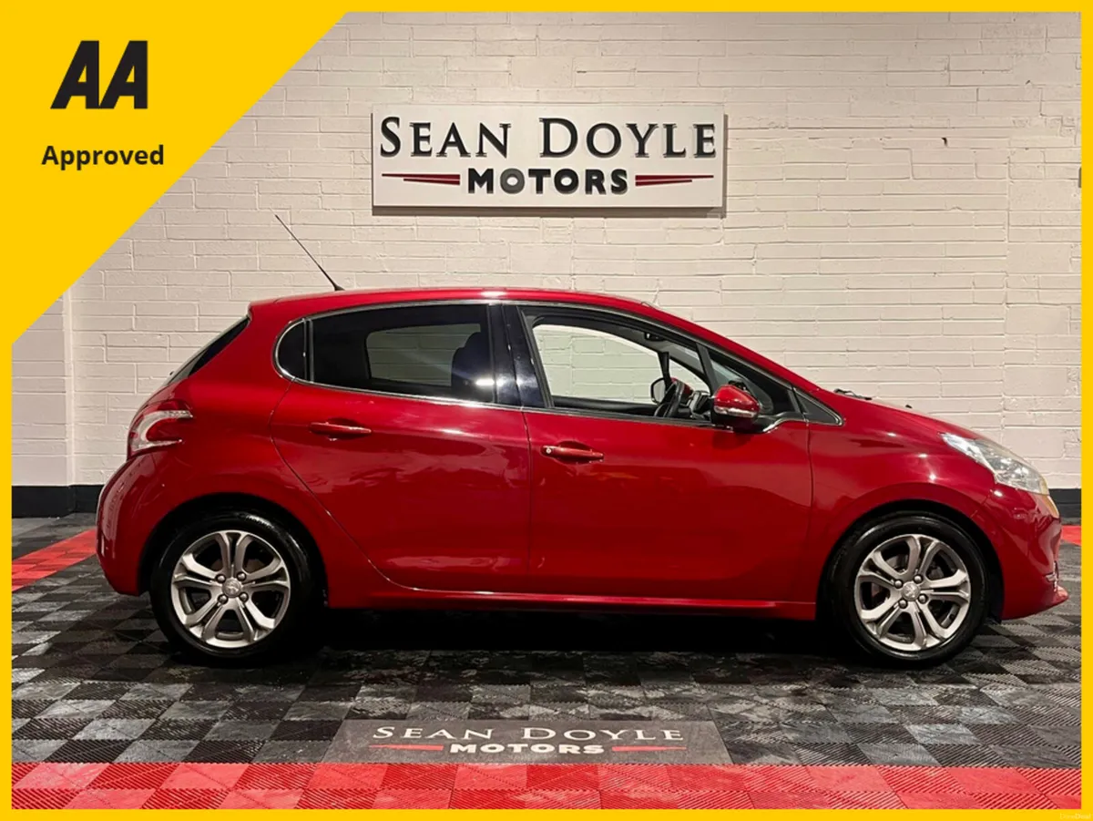 Peugeot 208 2014 ALLURE 1.2 Manual - Image 4