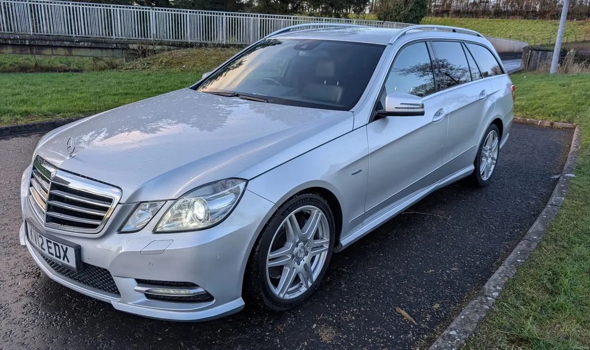 Mercedes-Benz E350 Sport 3.0 V6 CDI Blueefficency - Image 4