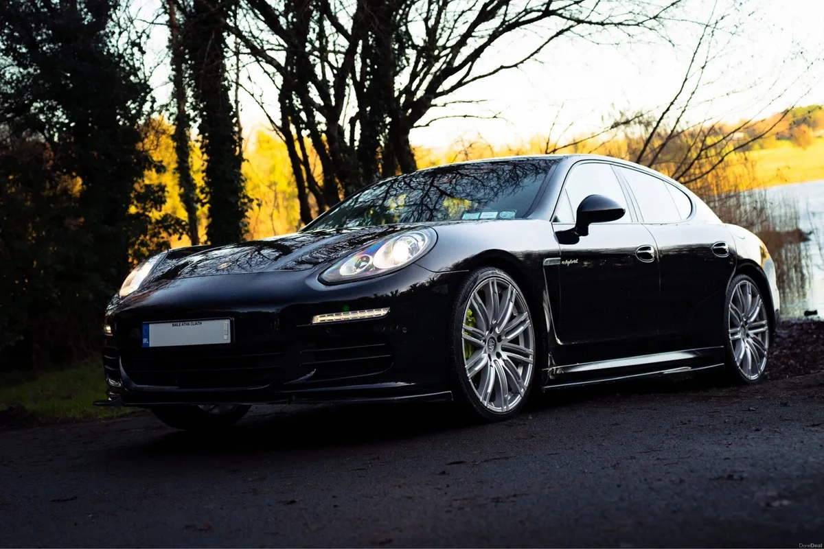 Beautiful porsce panamera for sale or trade - Image 4