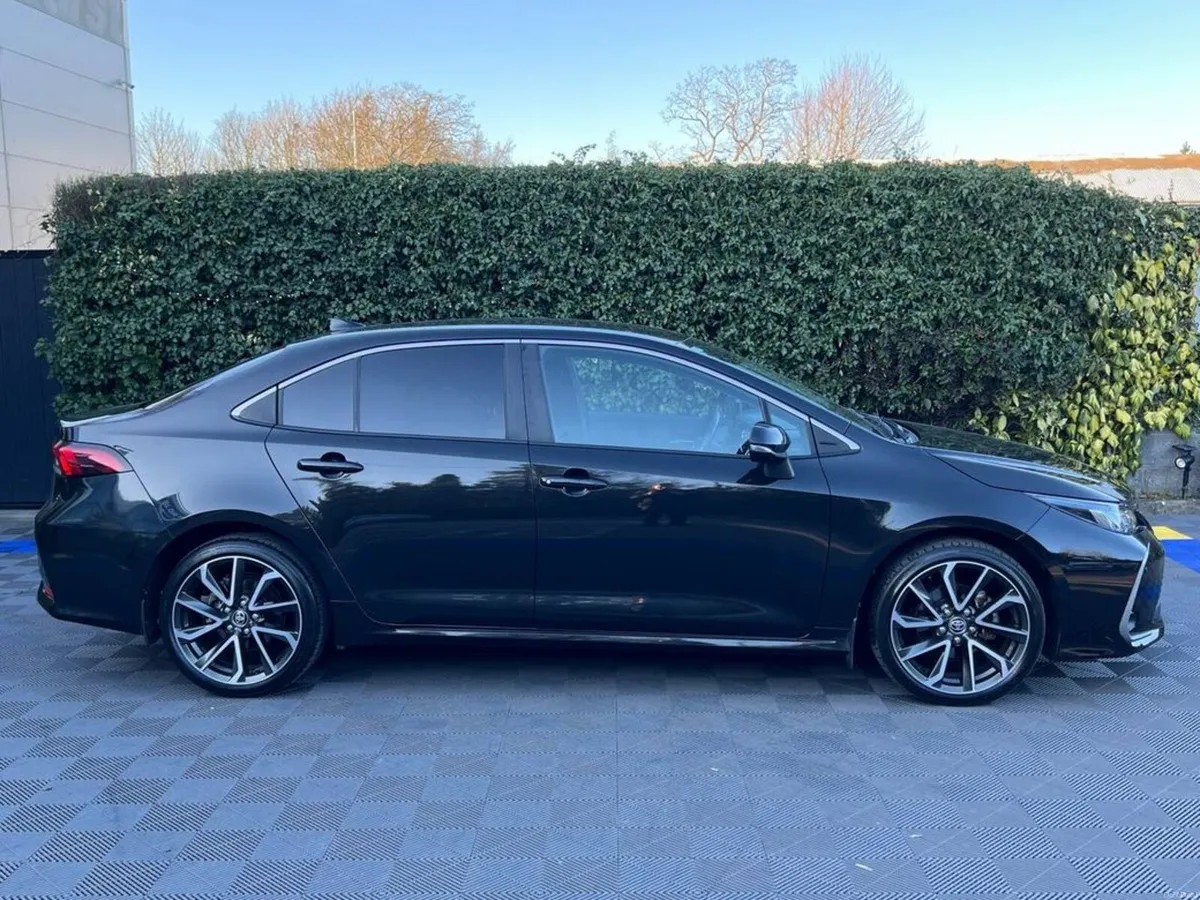 Toyota Corolla SOL 1.8 HYBRID ** LOW MILEAGE ** // - Image 2
