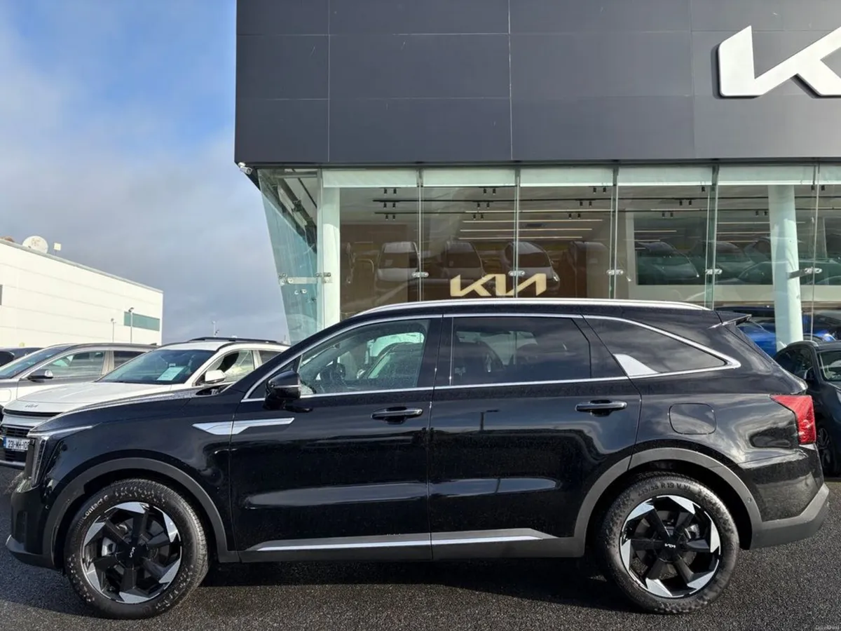 Kia Sorento 1.6 Plug in hybrid ( 7 Seats ) - Image 3