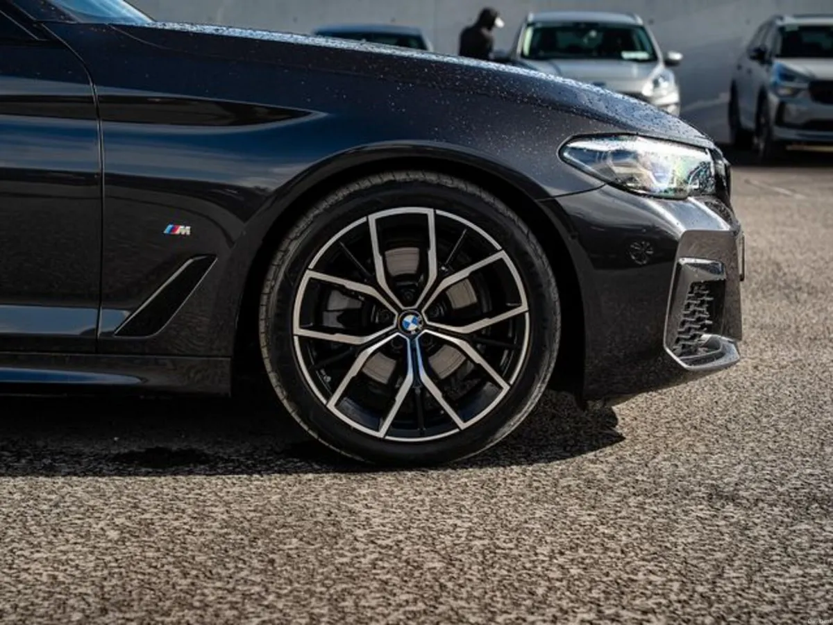 BMW 5-Series 520D M SPORT - Image 3