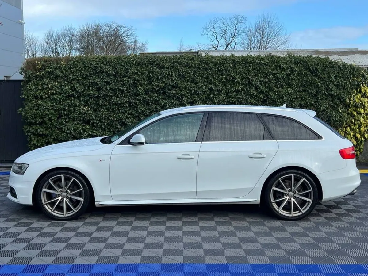 Audi A4 AVANT S-LINE 2.0 TFSI // 19" S-LINE ALLOYS - Image 3