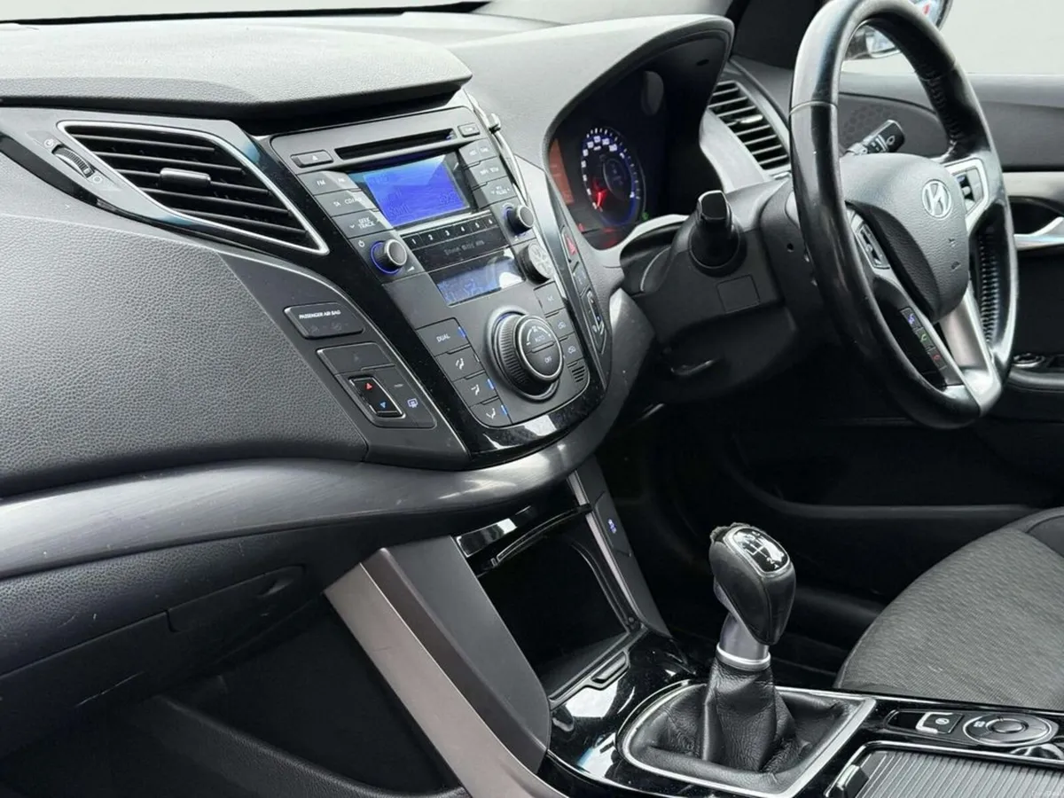 Hyundai i40 Executive 4DR - Image 2