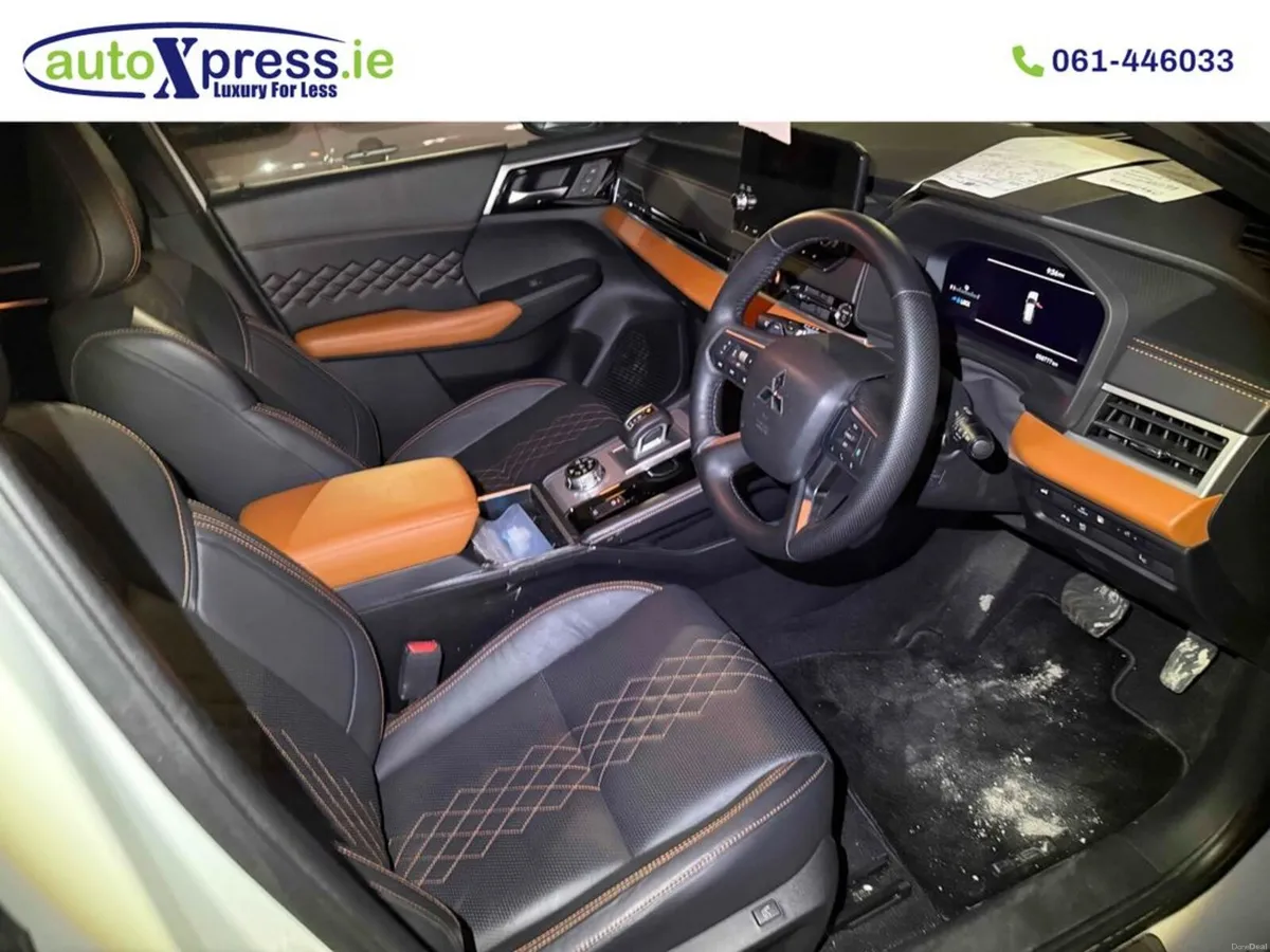 Mitsubishi Outlander PHEV 4WD, 7 Seats, Panoramic - Image 2