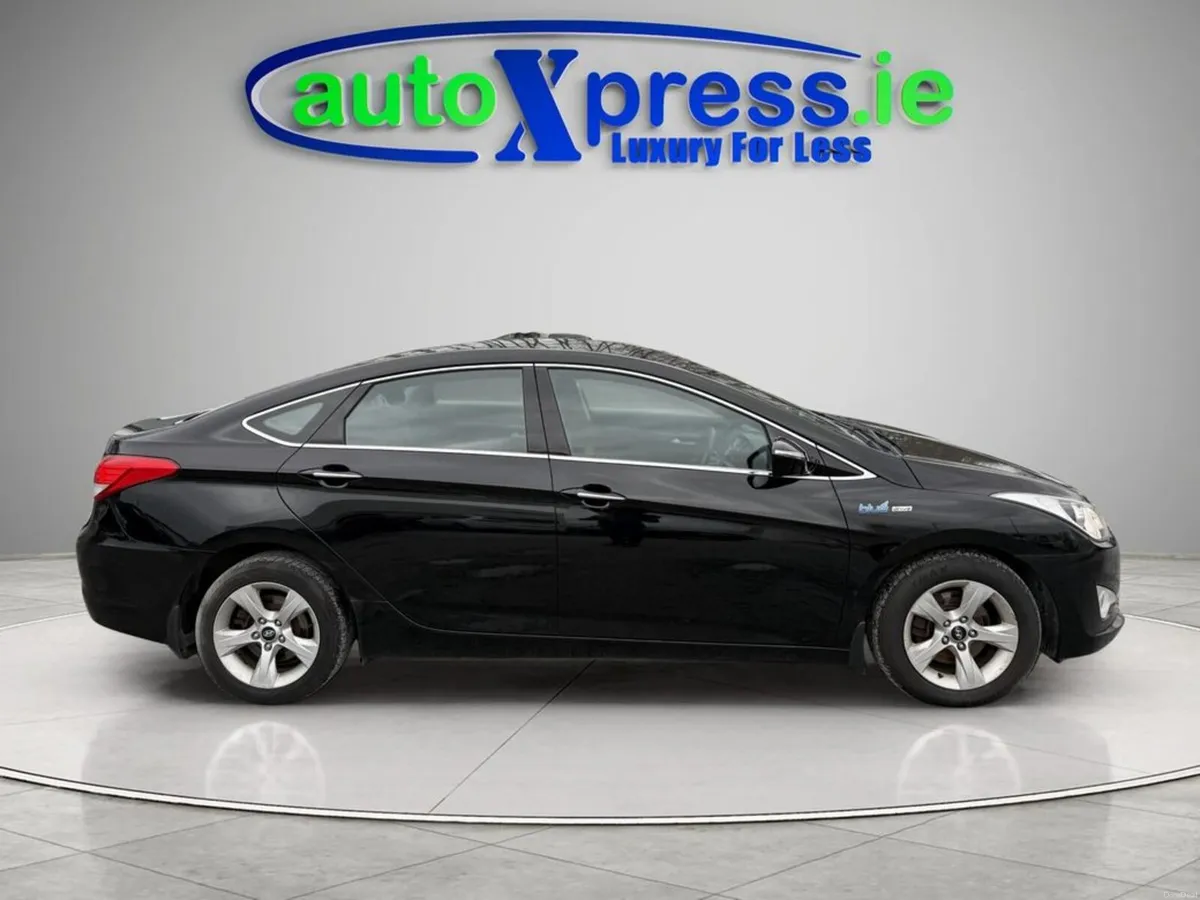 Hyundai i40 Executive 4DR - Image 3