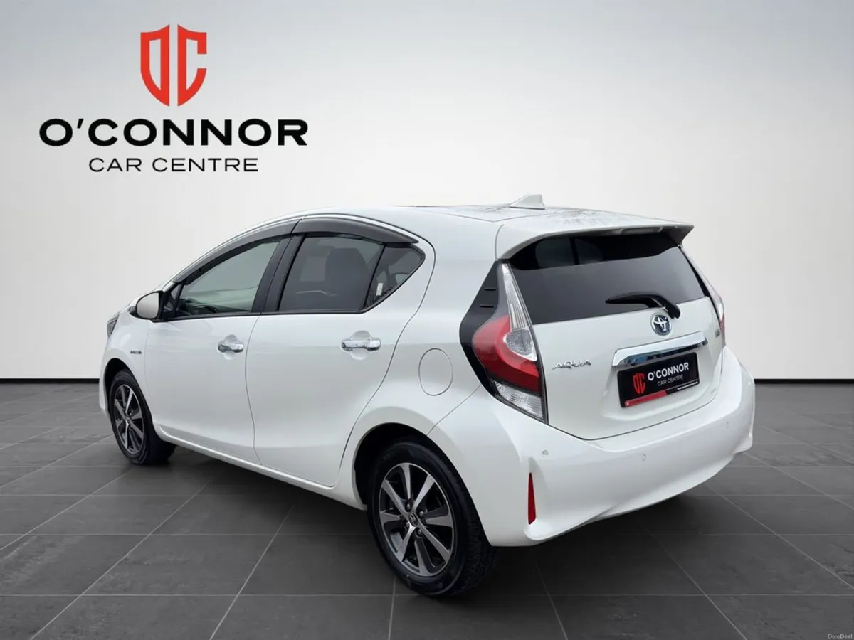 Toyota Aqua "White, wise and wickedly efficient — - Image 3