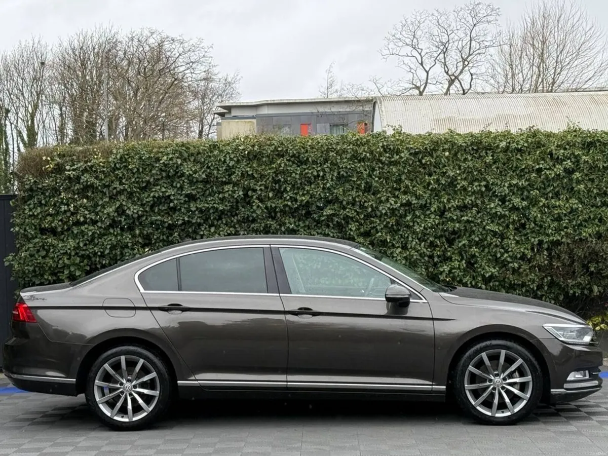 Volkswagen Passat HIGHLINE 1.4 TSI AUTO // SERVICE - Image 2