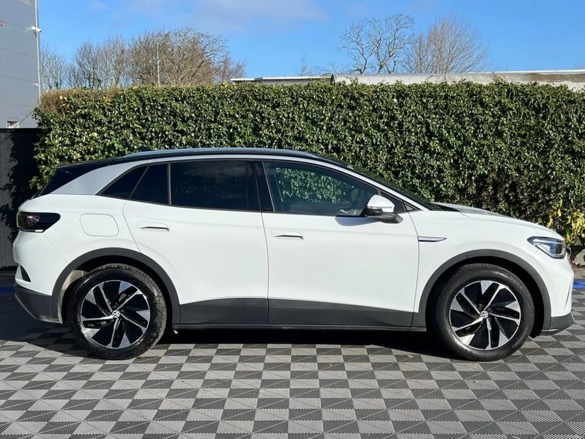 Volkswagen ID.4 PURE STYLE 52KWH // VERY LOW MILEA - Image 3