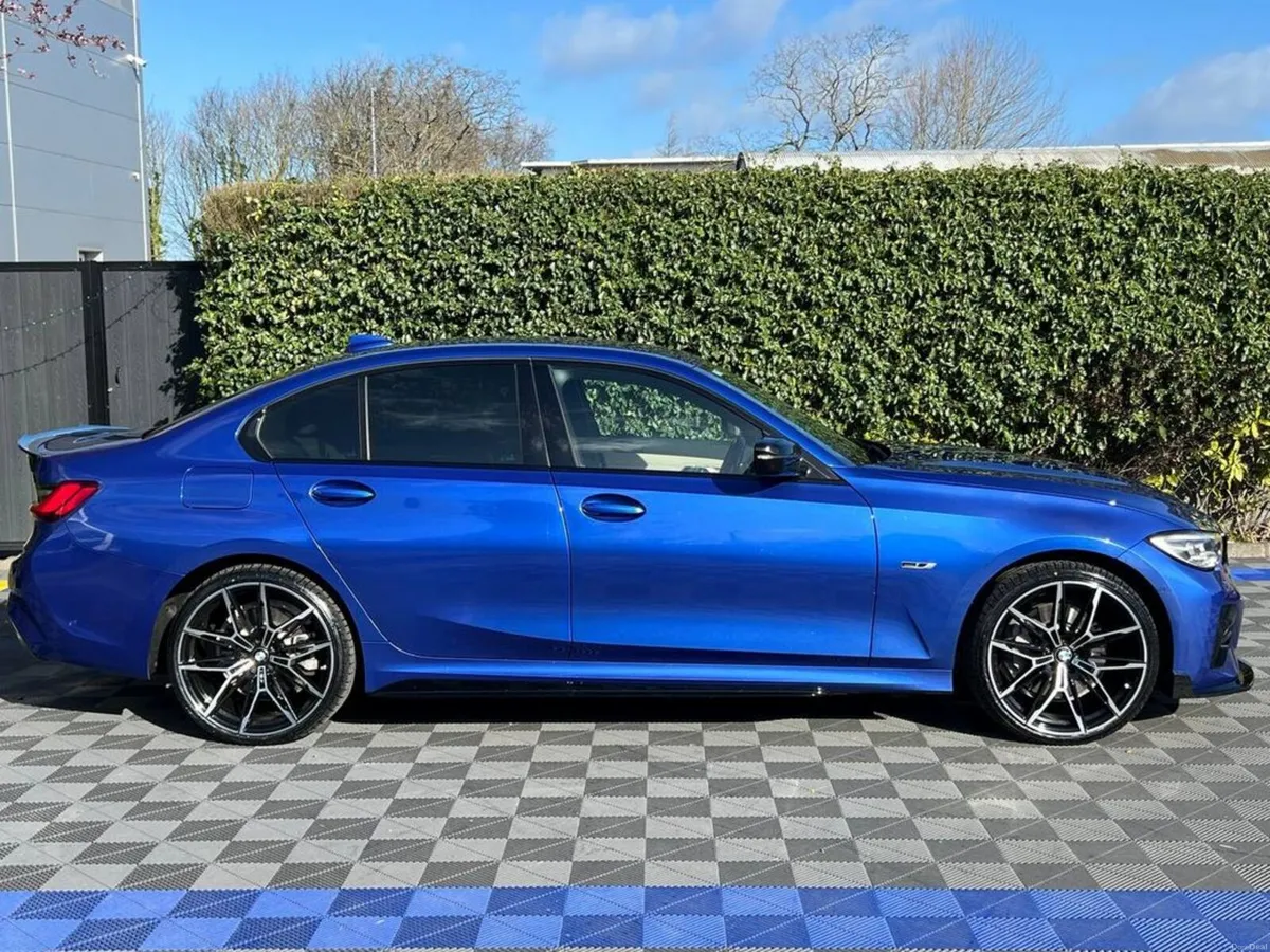 BMW 3-Series 330e M-SPORT COMPETITION 2.0 HYBRID / - Image 2