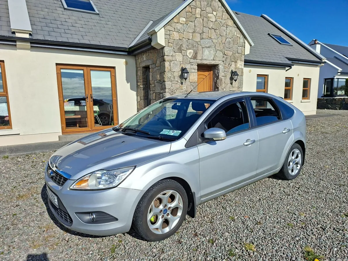 Ford Focus 2010 - Image 2