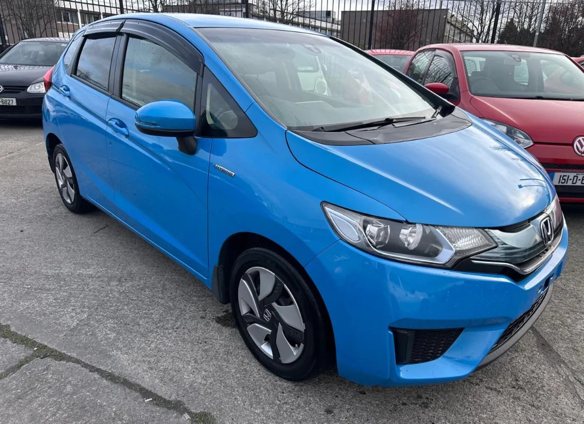 2015 Honda Fit 1.5 Hybrid Auto / New Nct/ warranty - Image 2