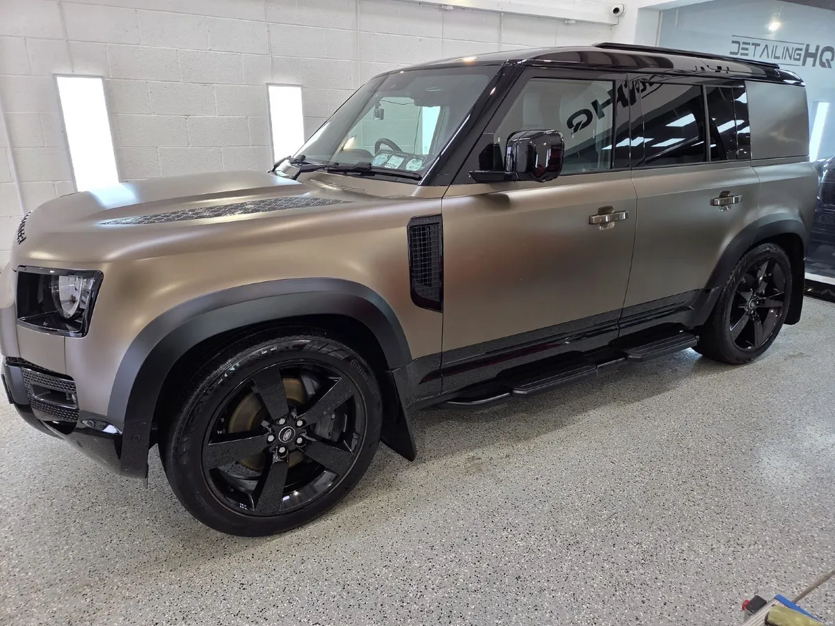 Land Rover Defender 2023 - Image 1