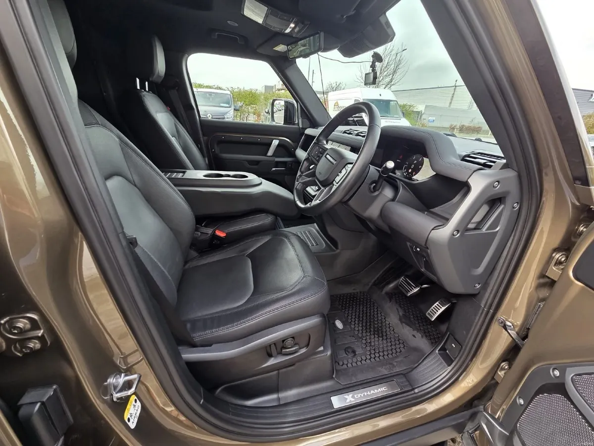 Land Rover Defender 2023 - Image 2
